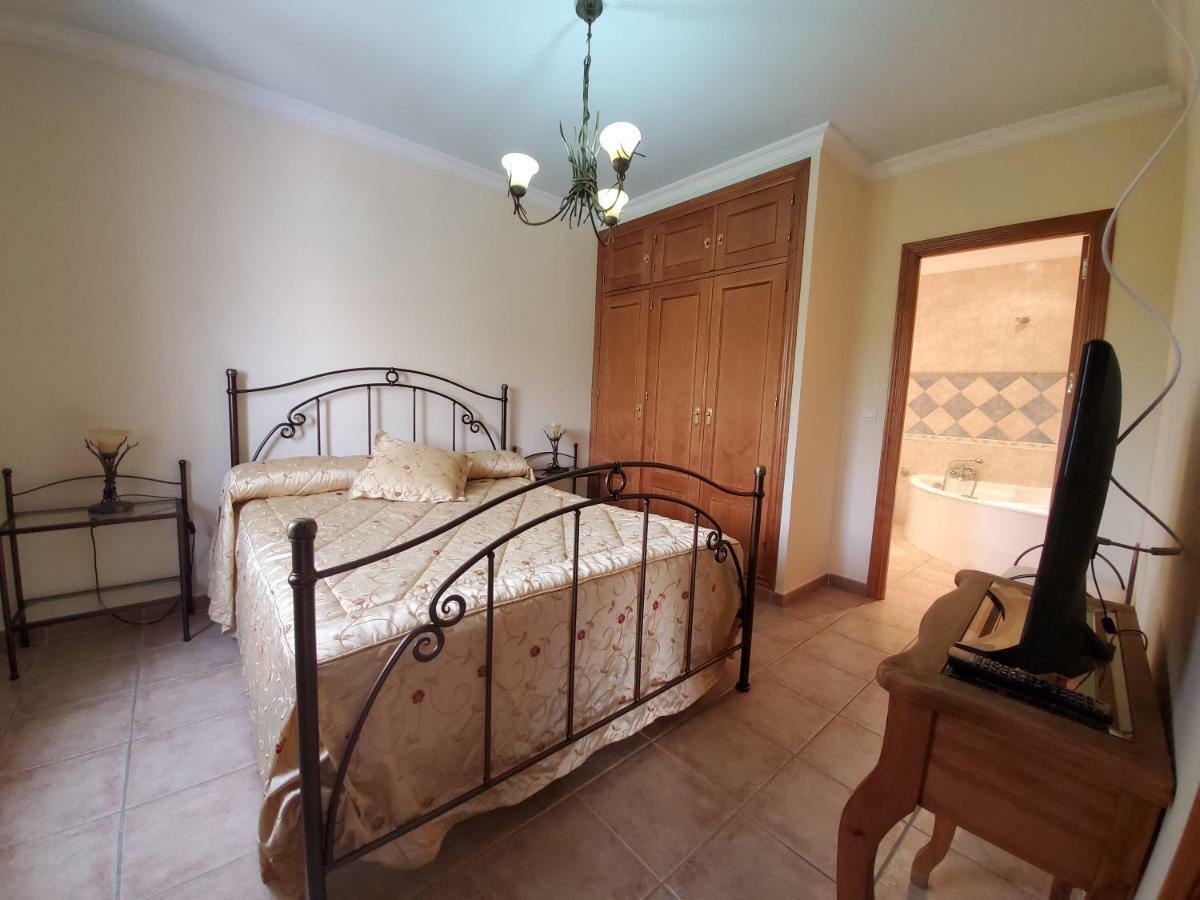 Hotel Arco Del Sol Кольменар Экстерьер фото